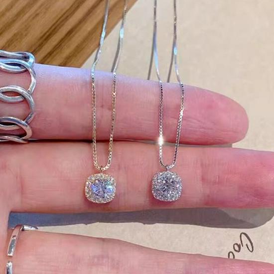 2026 Luxe Dámský náhrdelník ze sterlingového stříbra s třpytivým čtvercovým diamantovým přívěskem - Perfektní dárek k narozeninám