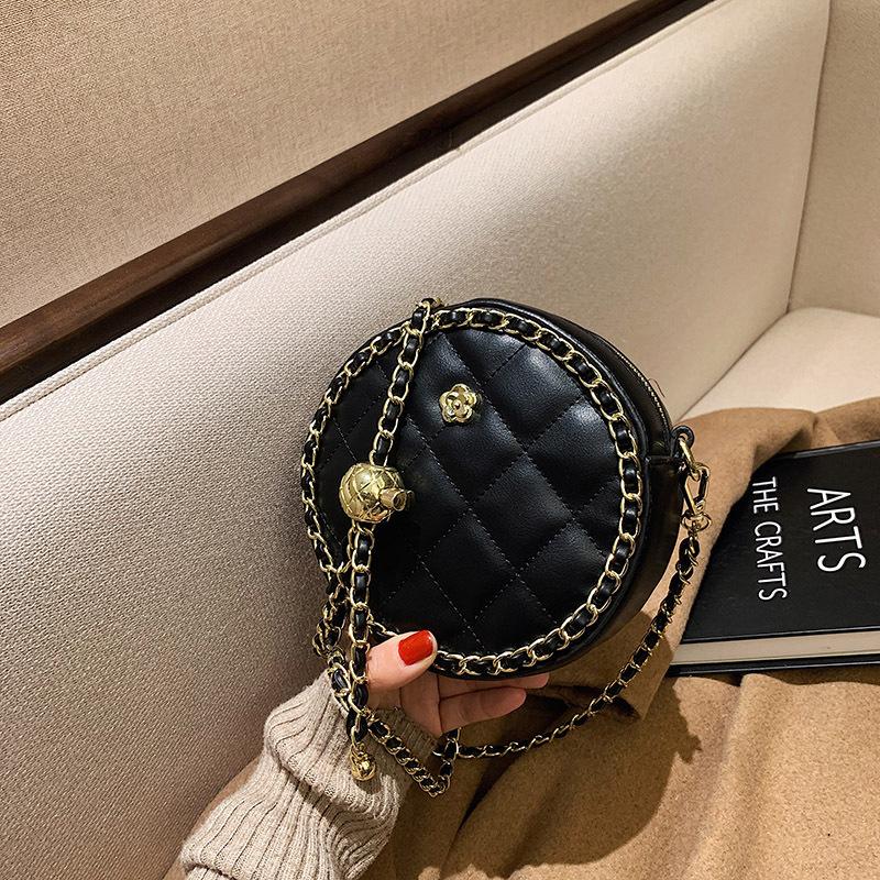 Internet celebrity senior sense bag women 2025 new foreign style versatile messenger bag niche design diamond chain small round bag