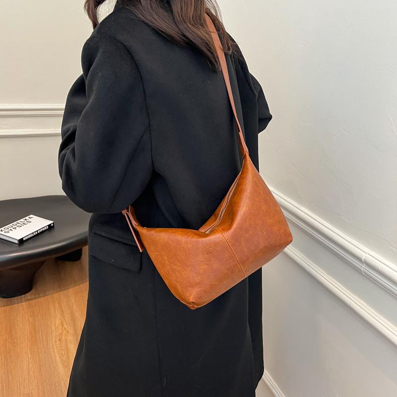 2025 New Retro Commuter Bag Women's Bag Trendy Fashion Korean Version Single Shoulder Tote Bag Versatile Large Capacity Armpit Bag