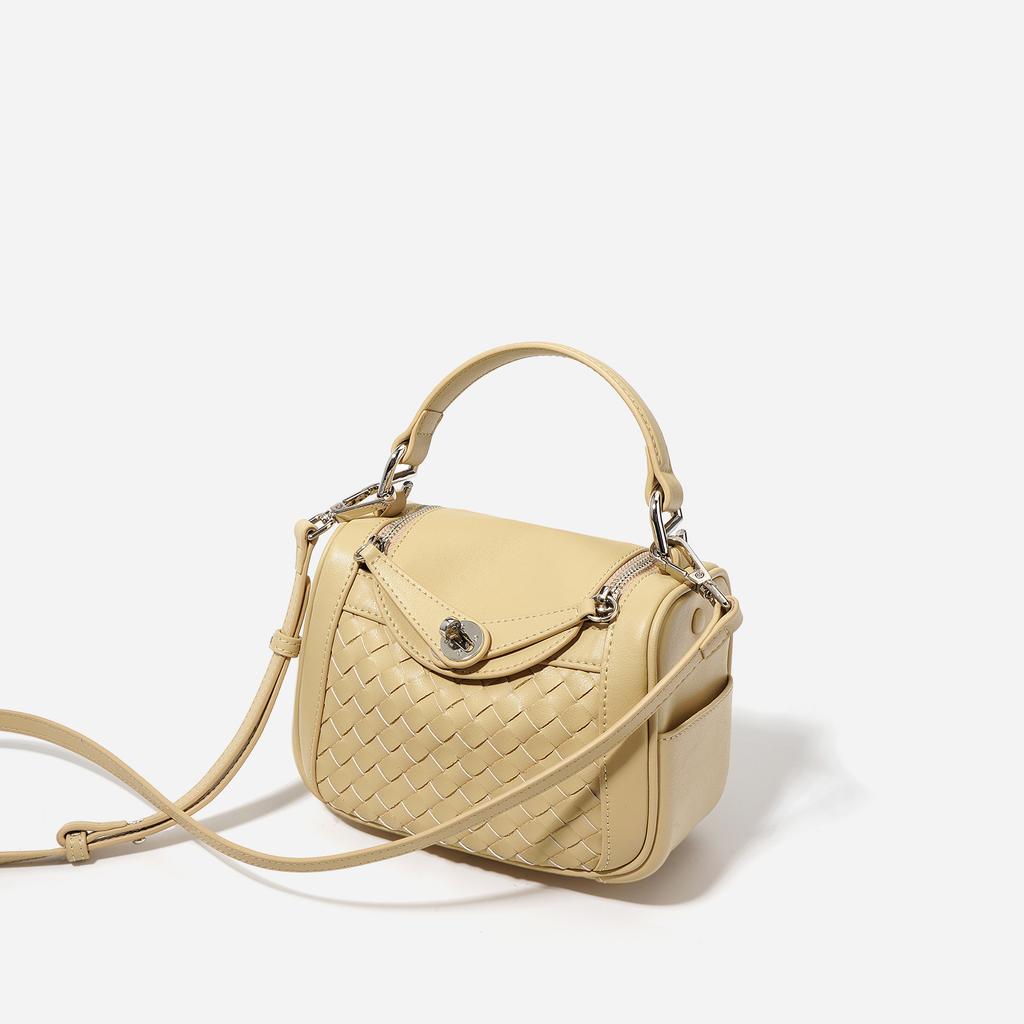 New Small and Exquisite Daily Woven Bag Soft Leather Fashionable and Simple Commuting Leather Premium Messenger Bag
