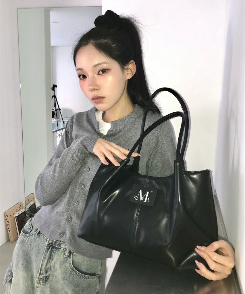 Mucent Effe Middle Stitch Leather Tote Bag (Unisex)