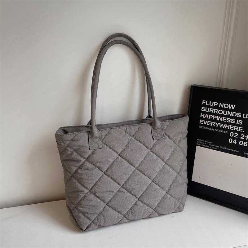 

Large capacity embroidered thread rhombus portable tote bag trendy new female college student class commuter bag casual shoulder bag