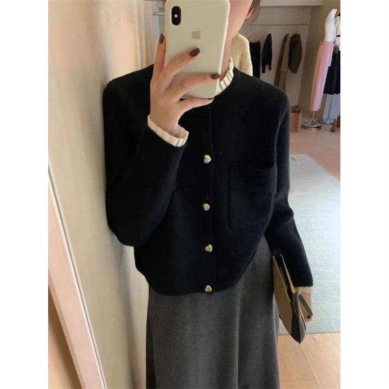 

2025 Spring Women s Lace Collar Knitted Cardigan with Heart Buttons - Soft French Style Sweater One Size чёрный
