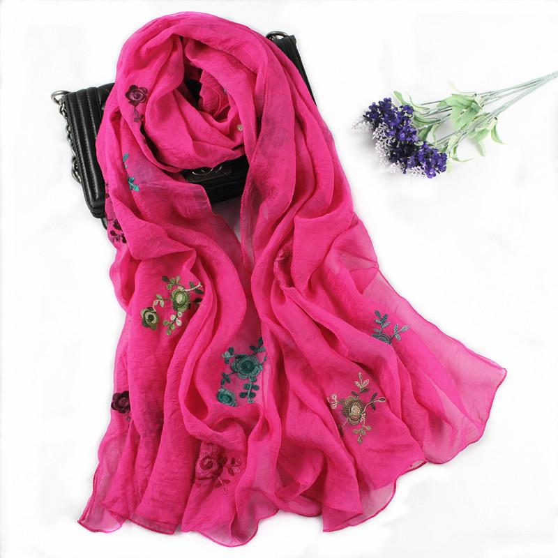 

Осенне-зимний пасторальный вышитый цветочный шифоновый шарф вышитая женская шаль двойного назначения длинная корейская версия новая универсальная