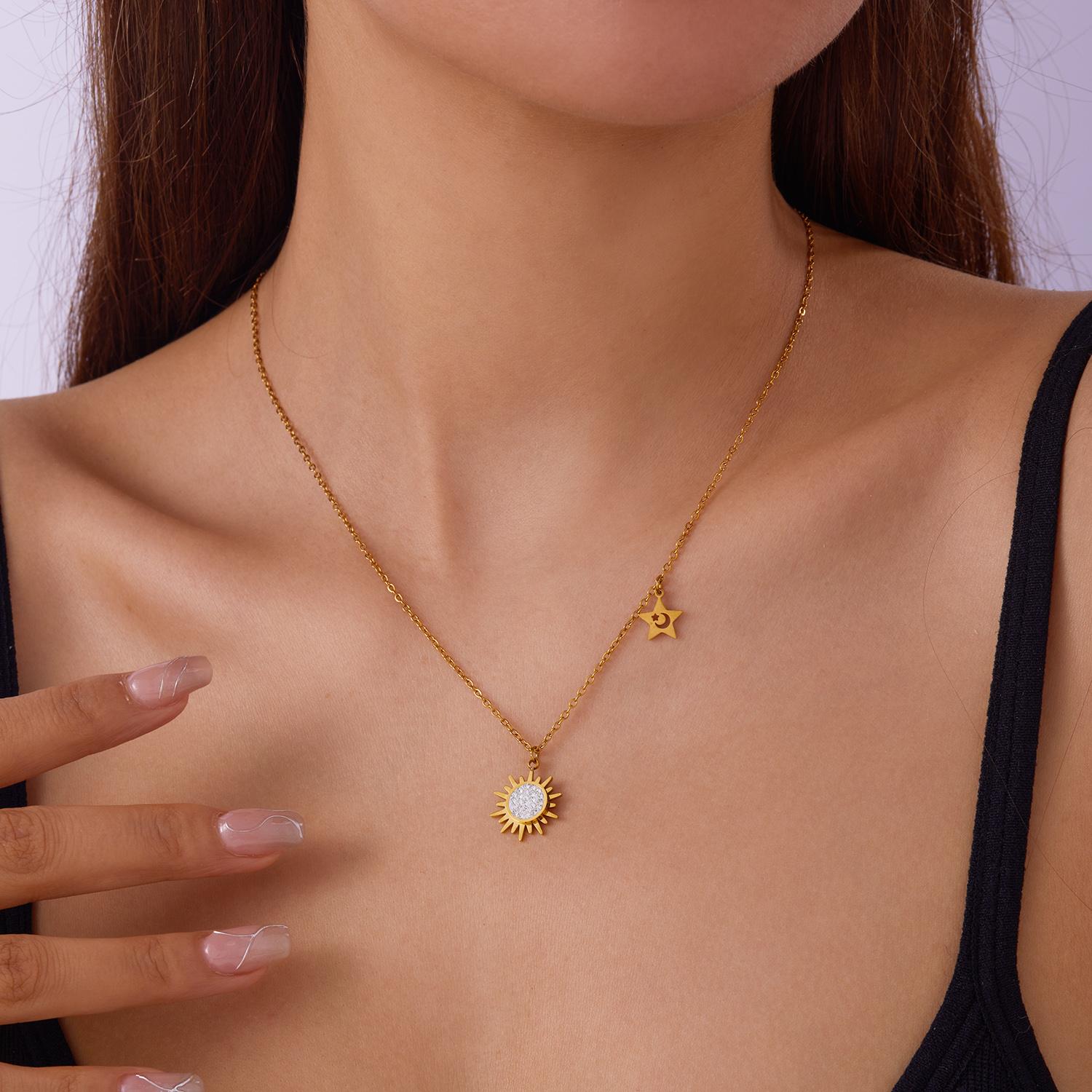 

Stainless Steel Gold Color Casting Sun Flowers Pendant Necklace Simple Fashion Metal Texture Trendy Fashion Zircon for Woman