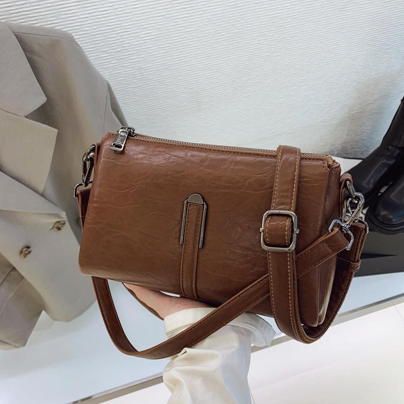 

Женская сумка новая мягкая кожа простая маленькая квадратная сумка большая вместимость модная сумка для мамы портативная на плечо сумка-мессенджер коричневый