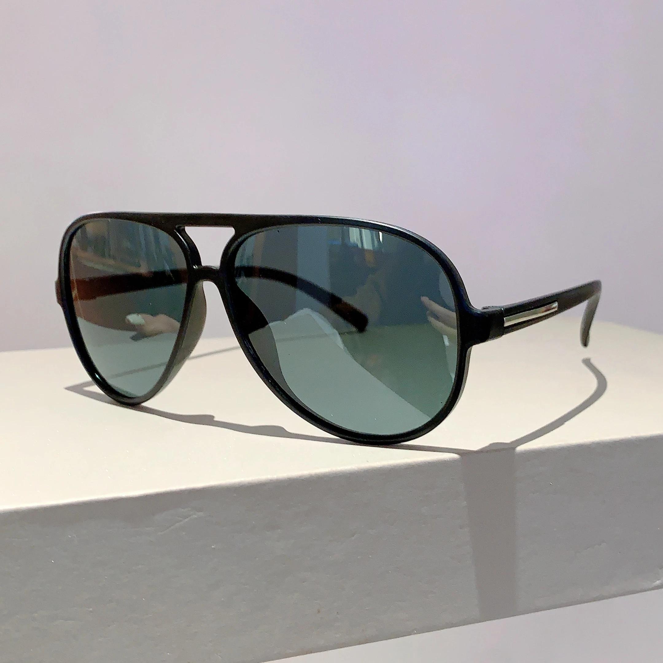

Classic Pilot Sun shades Men Latest Fashion Outdoor Casual Shades Women Modern Design Korean Style Anti-UV Sun Eyewear without case