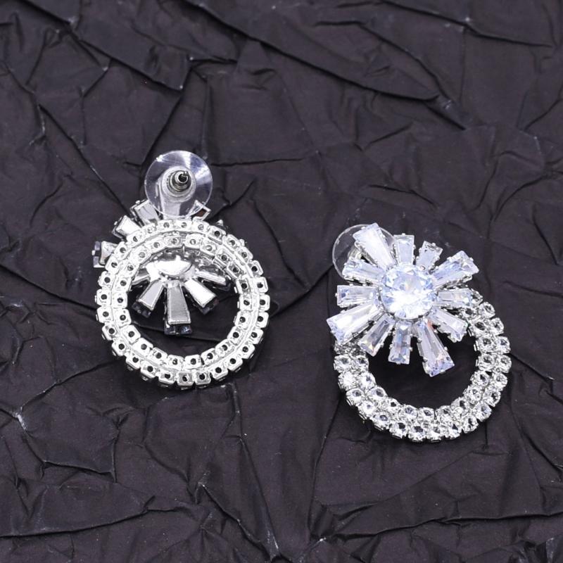 Elegant Dazzling Rhinestones Stud Earrings And Pendant Necklace Set Lightweight Alloy Jewelry For Party Or Daily Wear