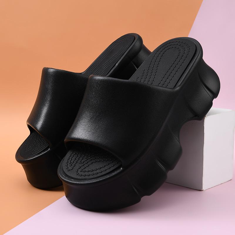 Fashion 2025 New Luxury Women's Casual Slippers Summer Wear Resistant Thick Bottom Anti Slip Beach Cool Slippers Fashion Women's Shoes