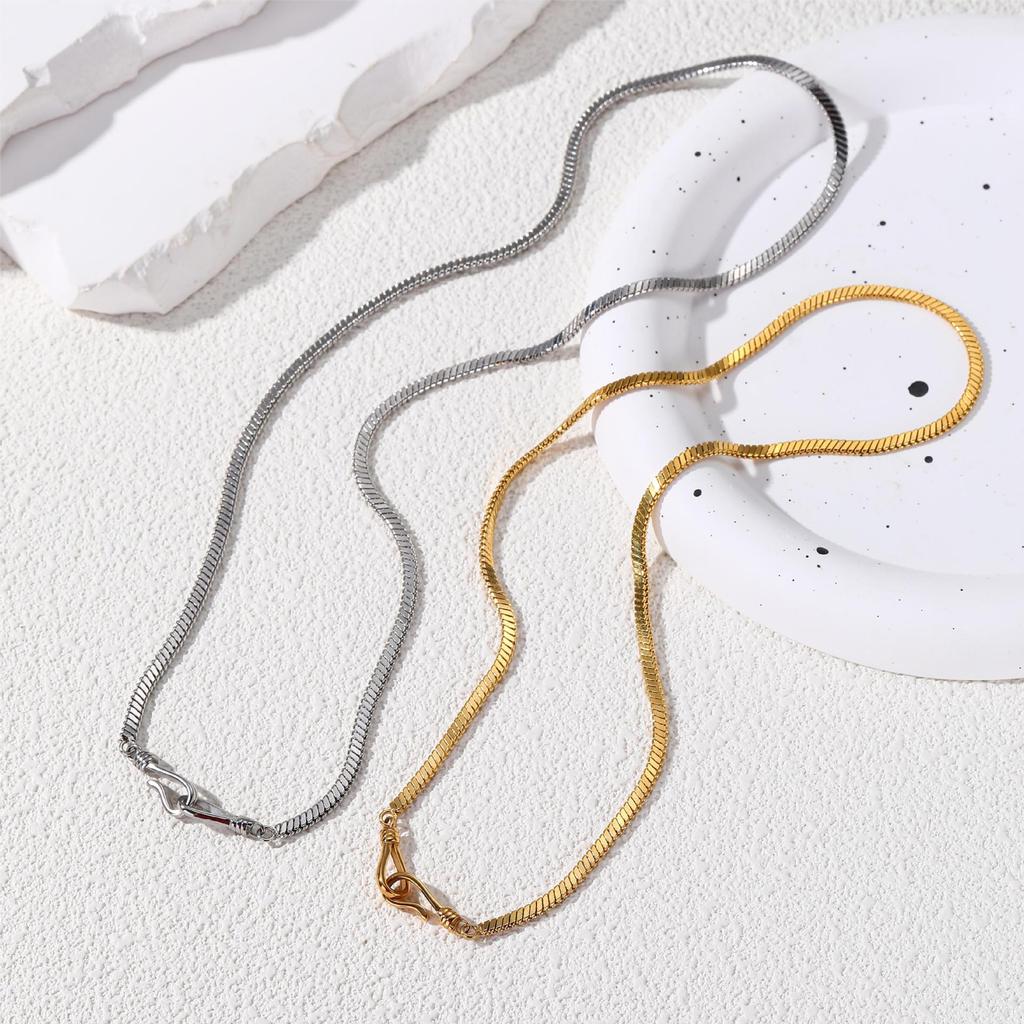 Simple Personality, Unique Snake Bone Chain, Non-fading Collarbone Chain, European and American Niche Design Temperament Versatile Necklace 2026