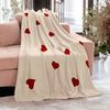 Coperta in Flanella a Forma di Cuore Rosso Motivo Amore Sfondo Beige Morbido Peluche Plaid Decorazione Divano Letto Dolce Romantica Atmosfera Durevole