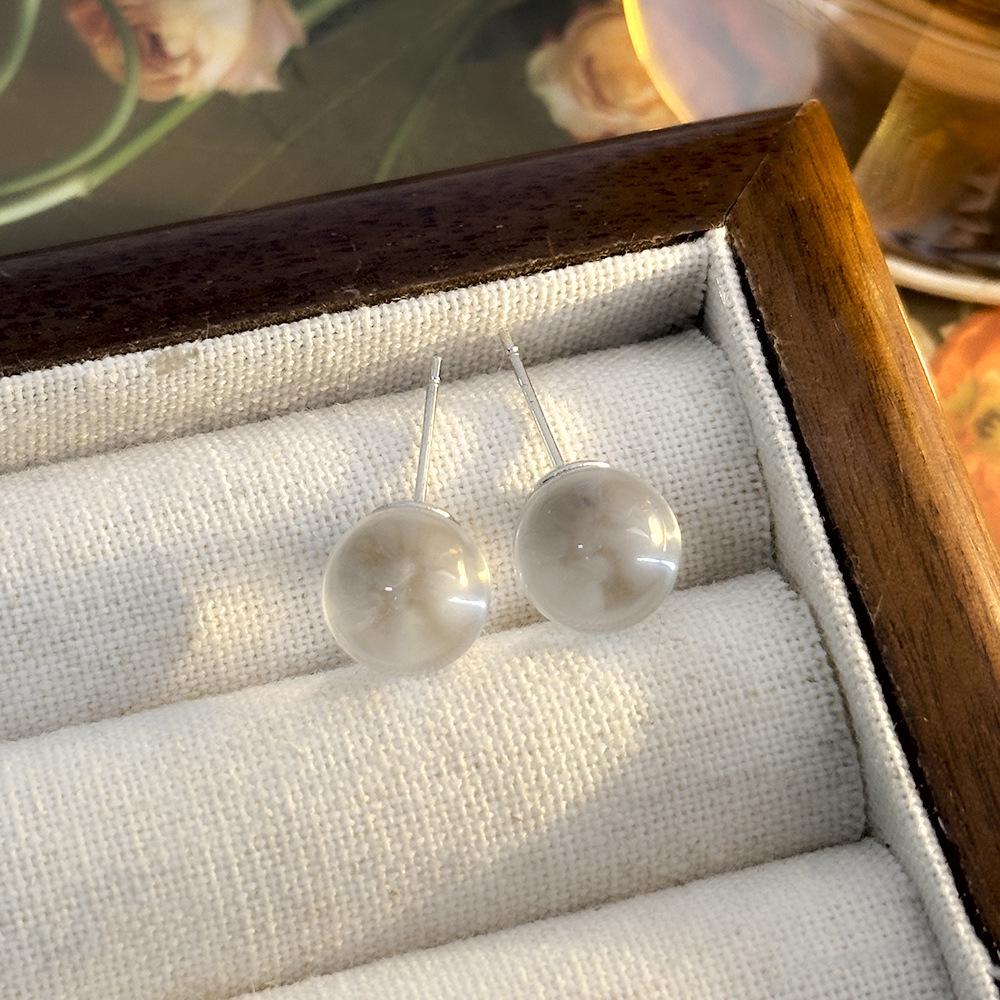 

Элегантные минималистичные серьги-шарики во французском стиле — шикарные, универсальные и уникальные