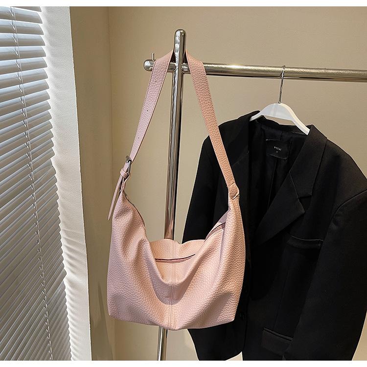 

Fashion large-capacity bag women s 2025 new solid color simple and versatile commuter shoulder bag high-end texture messenger bag