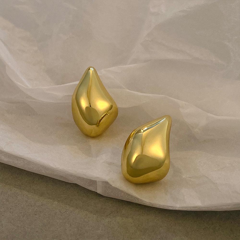 New Retro High-end Hollow Earrings Women's French Trend Gold-plated Light Luxury Temperament Plain Ring Earrings Women