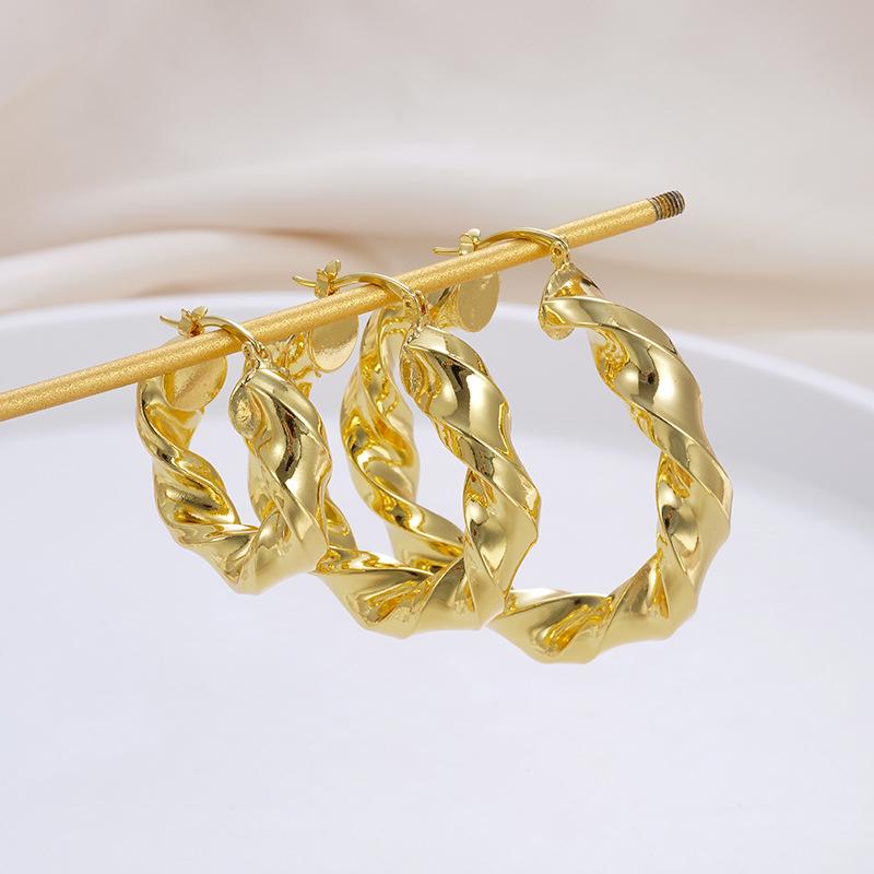 Gold & Silver Twisted Pleated Earrings - Fashionable Light Luxury Metal Earrings for Women, European American Style