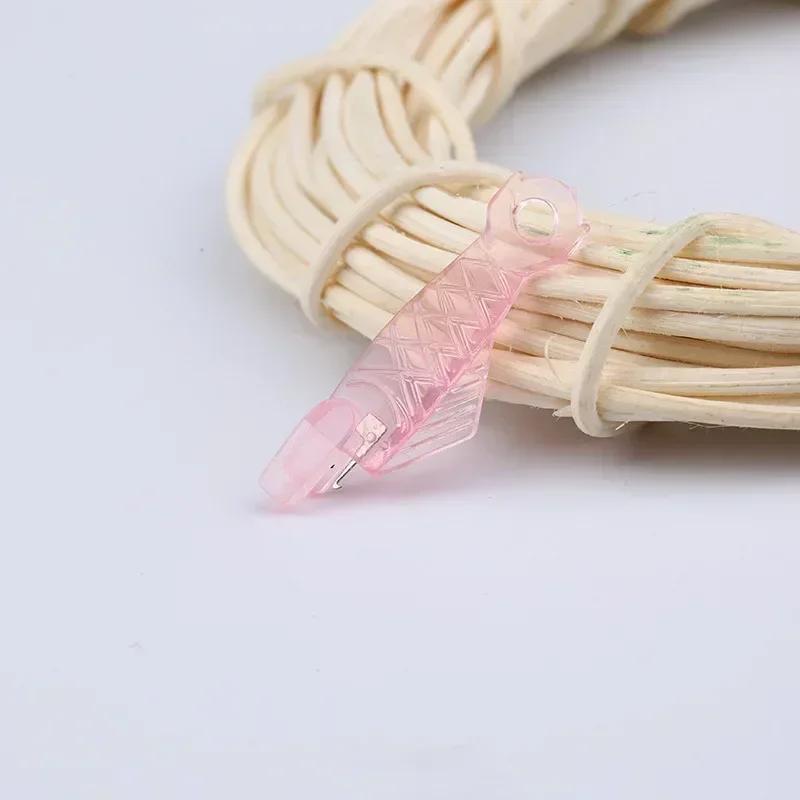 

10/20pcs Mini Sewing Machine Needle Threader Plastic Automatic Changer Craft Fish Type Changer Stitch Insertion Tool for Elderly 5PCS