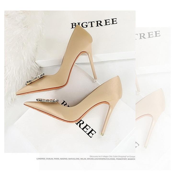 Damskie ultrawysokie obcasy na wysokim obcasie, jedwabne szpiczaste płytkie usta, pojedyncze buty z diamentową klamrą