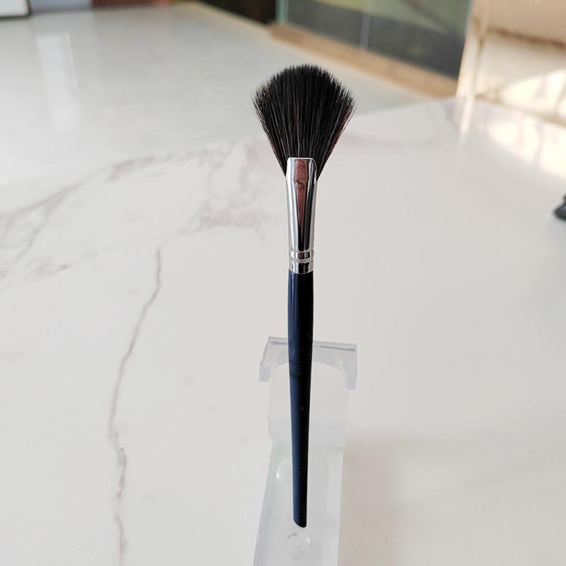 

Кисть Кисть для управления кислотной кожей Кисть для хайлайтеров Веерная кисть Плоская маленькая Кисть для хайлайтеров Кисть для румян с мягкой щетиной для флэш-пудры