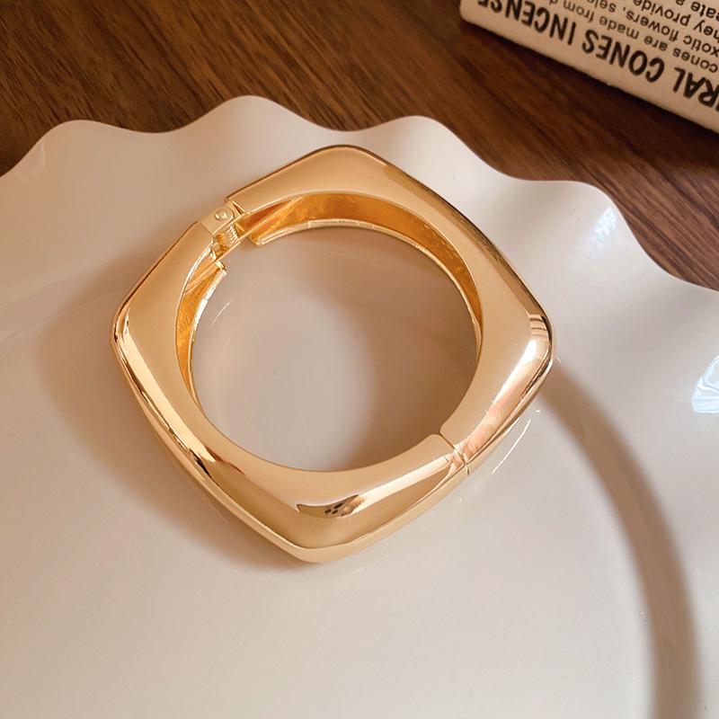 Asymmetrical Wide Face Statement Bangle: Elegant European & American Bracelet for Fashion-Forward Style