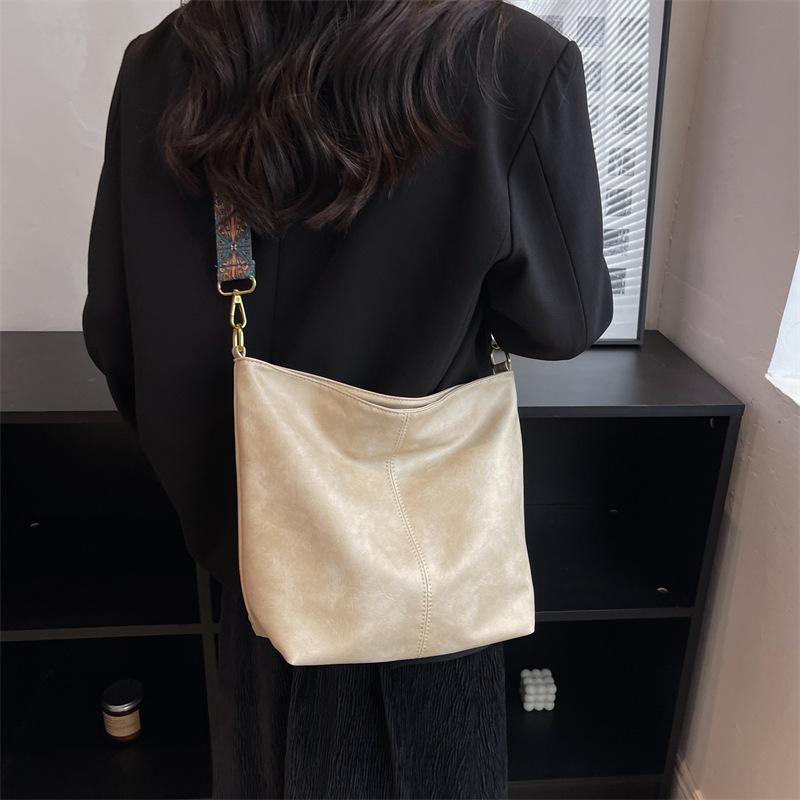 New fashionable women's handbag, ladies' hand-held shoulder bag, large capacity crossbody bag, geometric wide shoulder strap