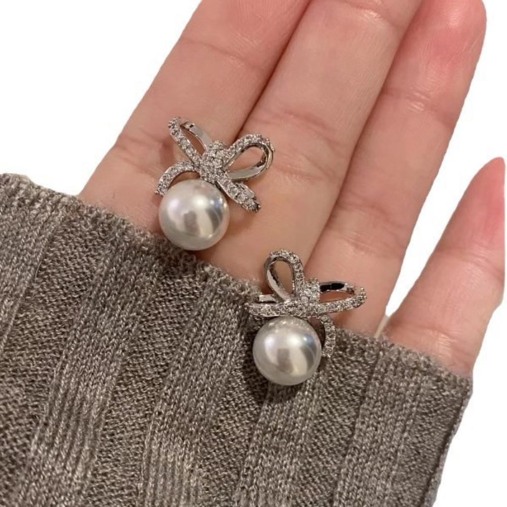 Seiko version earrings, silver needles full of diamonds, bow, Shijia pearl stud earrings, femininity, niche sense, fashionable and high-end earrings.