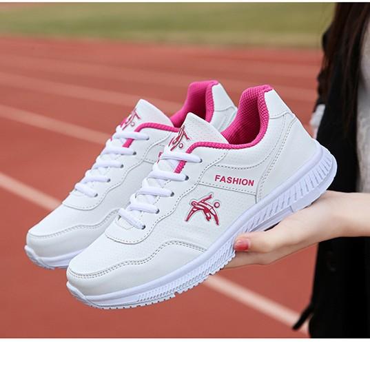 High-quality Spring and Autumn Leather Waterproof Soft-soled Casual Shoes Women's Winter Fashion Versatile Lightweight Non-slip Sports Shoes