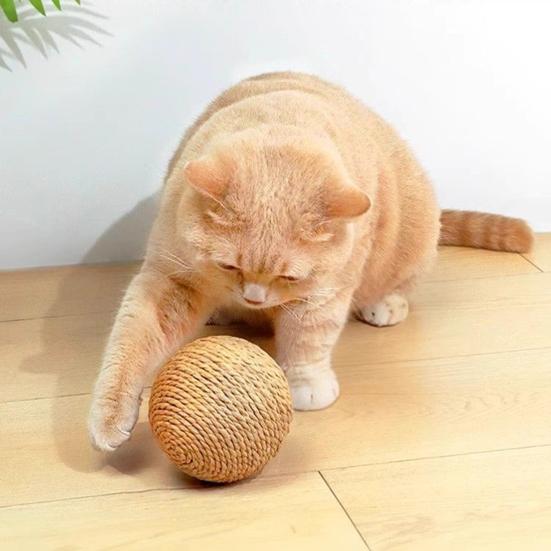 Faux Sisal Cat Ball Toy, 8CM Large Sisal Scratch Ball with Built-in Bell, Interactive Cat Play Toy, Bite-Resistant Cat Toy
