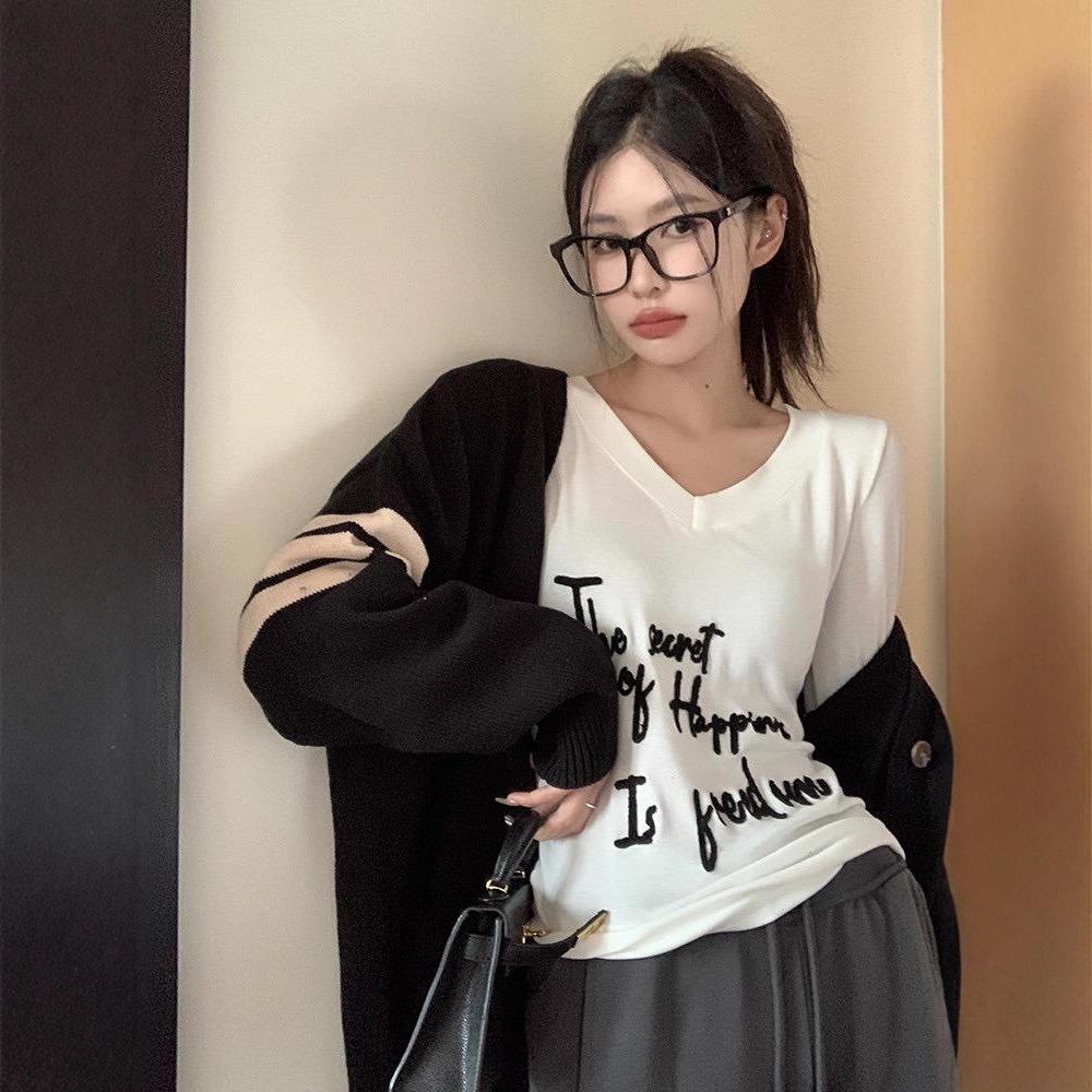 2025 Autumn Korean V-neck Long-sleeve Women's Letter Print Slim-fit T-shirt