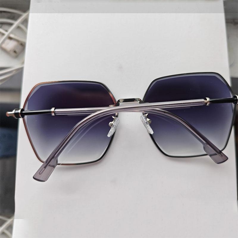 Non-polarized Metal Frameless Sunglasses Stylish Large Frame Women's Square Sunglasses Fashion Transparent Versatile Sunglasses