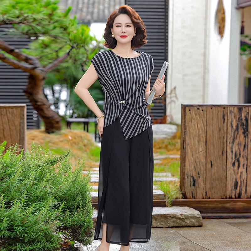 

Stylish Summer Two-Piece Set for Middle-Aged Women - 2026 Collection XL