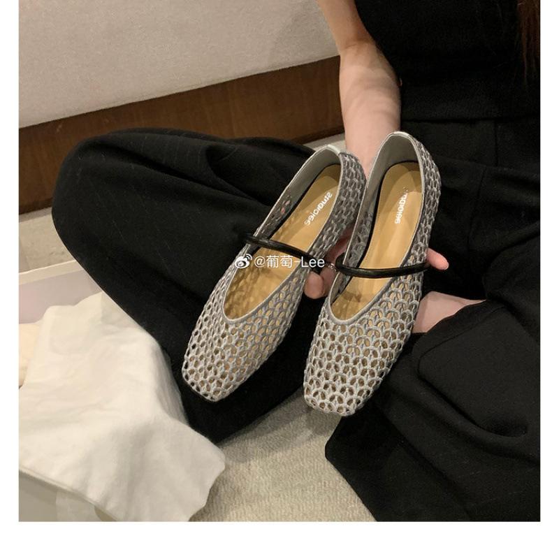 

New casual soft-soled sandals women s flat-soled summer fashion hollow jelly shoes shallow plastic single shoes sand reality 35 чорний