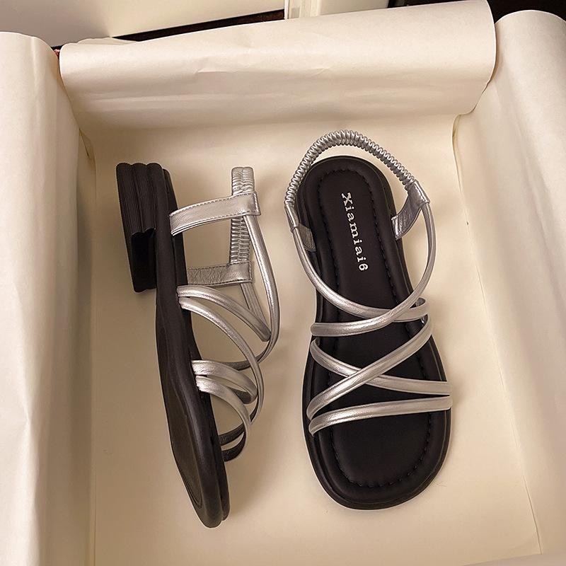 

Flat bottom thin strap sandals female summer 2025 new outer wear stepping on shit fairy with skirt beach shoes 40