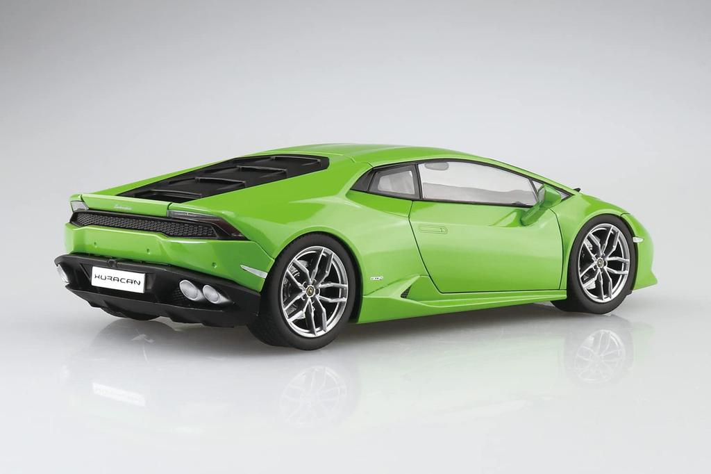 AOSHIMA Prepainted Model Series 2014 Lamborghini Huracan Green Painted Plastic Model White 1/24 04-A