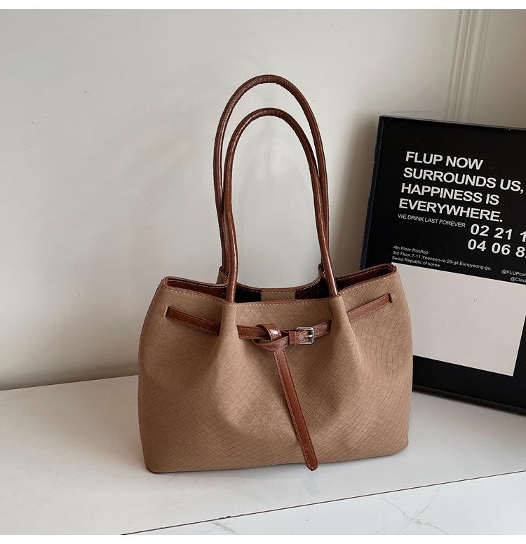 

Винтажная сумка-тоут большой вместимости, сумка под мышку, женская новинка 2025 года, простая замшевая сумка на плечо, модная сумка для通勤