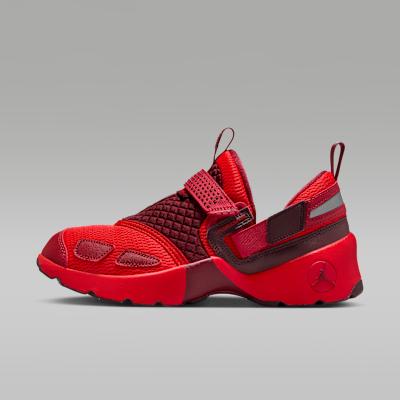 

Jordan Trunner LX Chile Red (Women s) 35.5