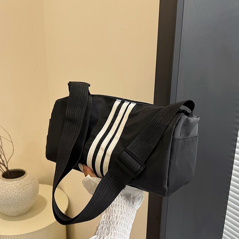 Nylon Cloth Bag Women's Large-capacity Bag 2025 New Casual Striped Shoulder Bag Autumn Casual Broadband Messenger Bag