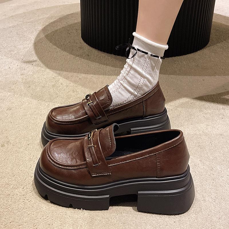 Britischer Stil vielseitige kleine Lederschuhe Damen 2025 Herbst neue Schuhe schwarz Einzelne Schuhe Plateau Erhöhung Slipper Damenschuhe