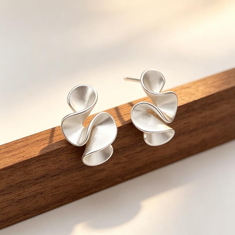 

Cream Flower Ruffled Edge Studs - Unique Design 925 Sterling Silver Jewelry Geometric Leaf Ruffle Skirt Stud Earrings 3973 серебряный