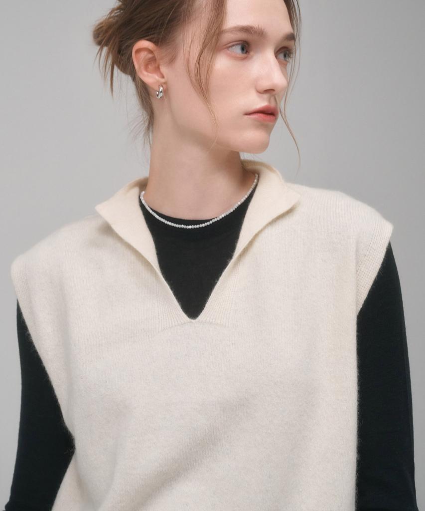 Saintluxure Half-Collar Knit Vest Ivory