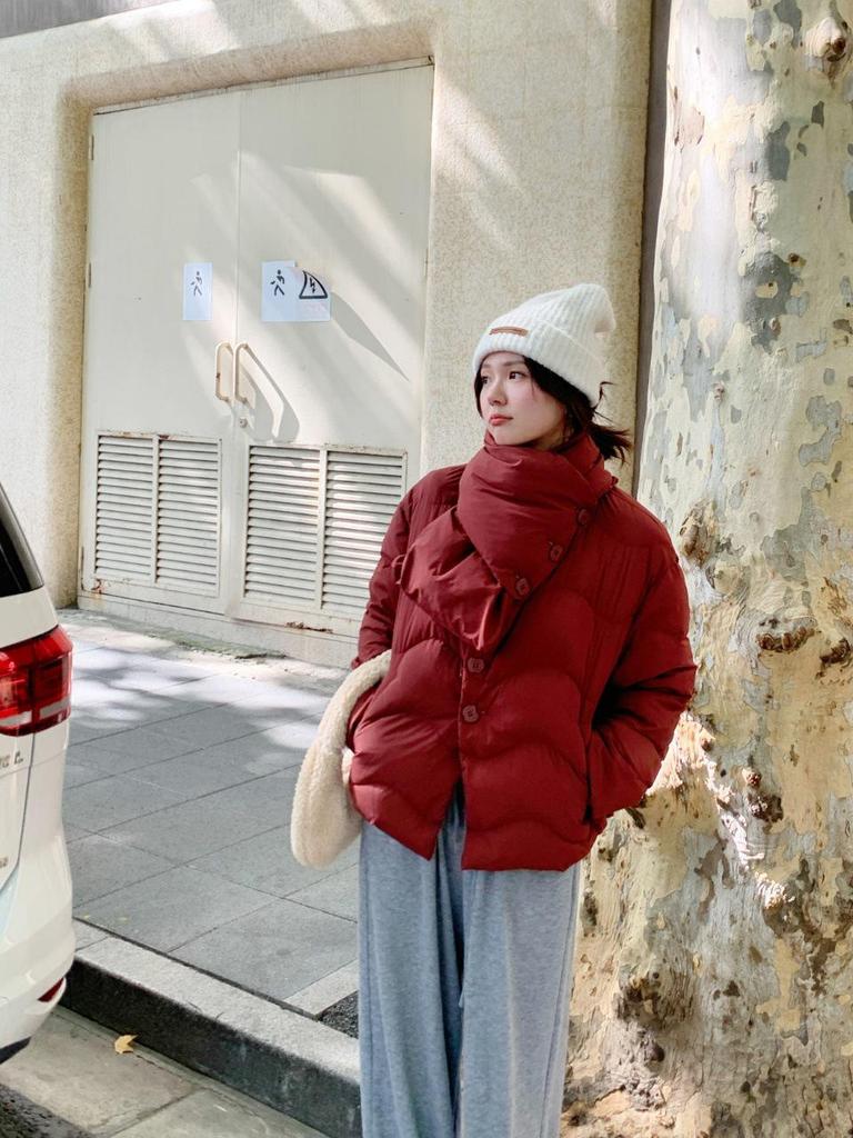 Women's Winter 2025 Scarf Collar Apple Button Down Jacket - Short Style, Sweet Petite White Duck Down Coat