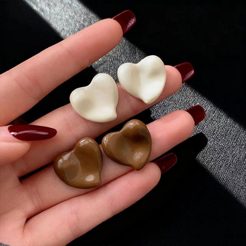 French Love Milk White Earrings Simple Versatile Stud Earrings Women'S Niche Design High-End Temperament Ear Jewelry