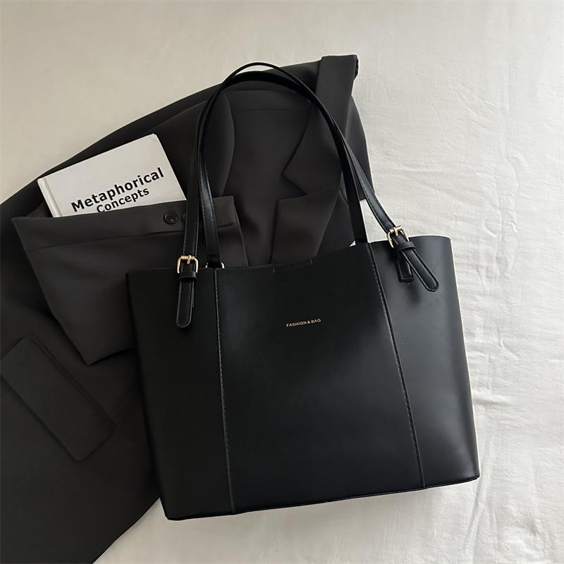 

Retro simple atmospheric commuter bag women s winter new large-capacity shoulder portable tote bag чёрный
