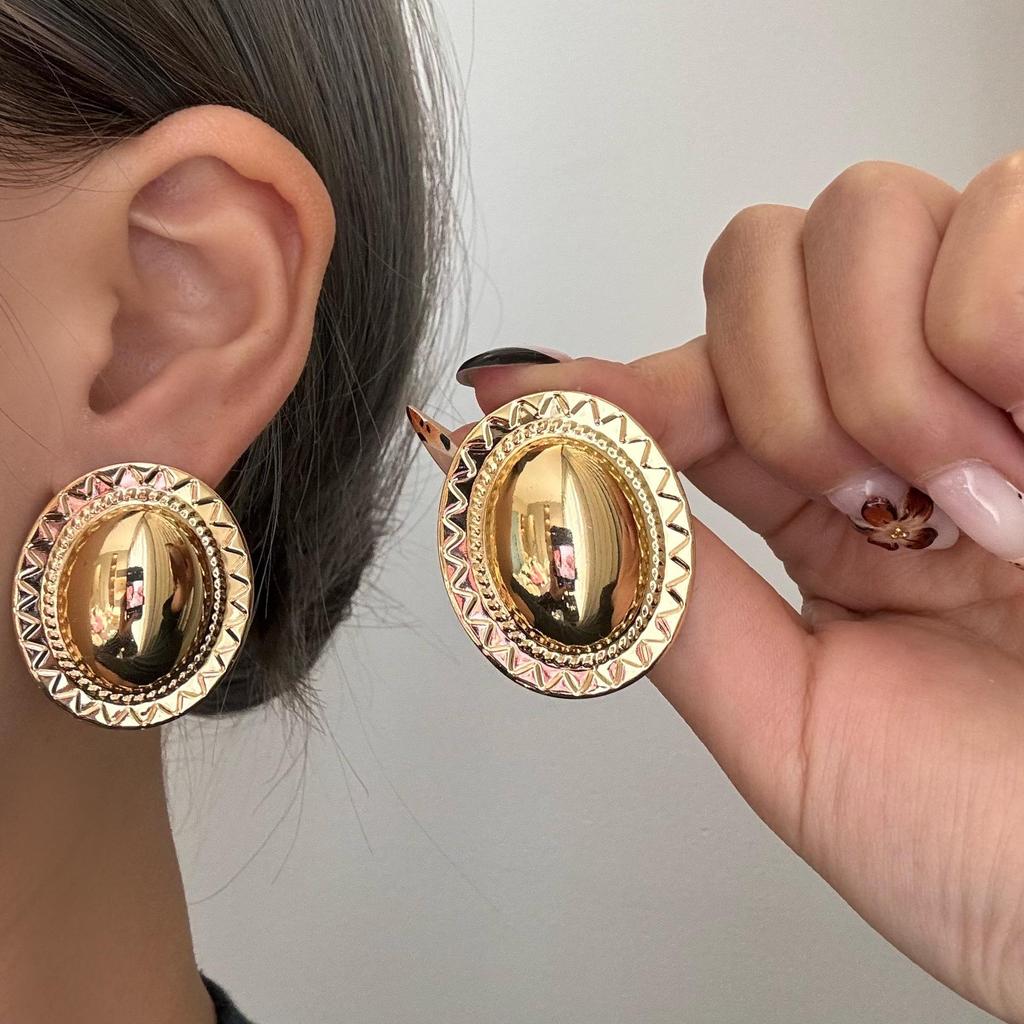 European & American Stylish Irregular Flower Stud Earrings for Women's Elegant Personality