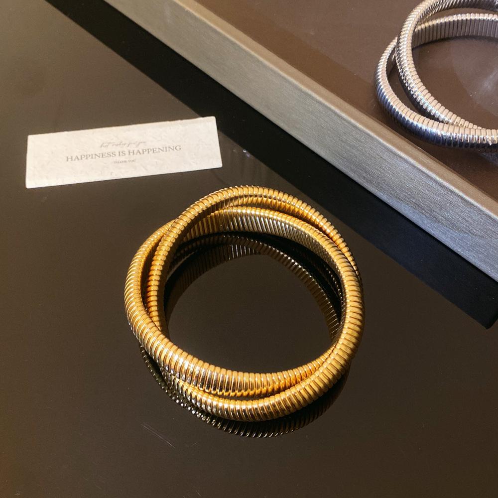 Einzigartiges Nischendesign, schlichtes Metall-Halsreifarmband, schlichter Ringhalsreif für weibliche Persönlichkeit, kaltes Halsketten-Accessoire