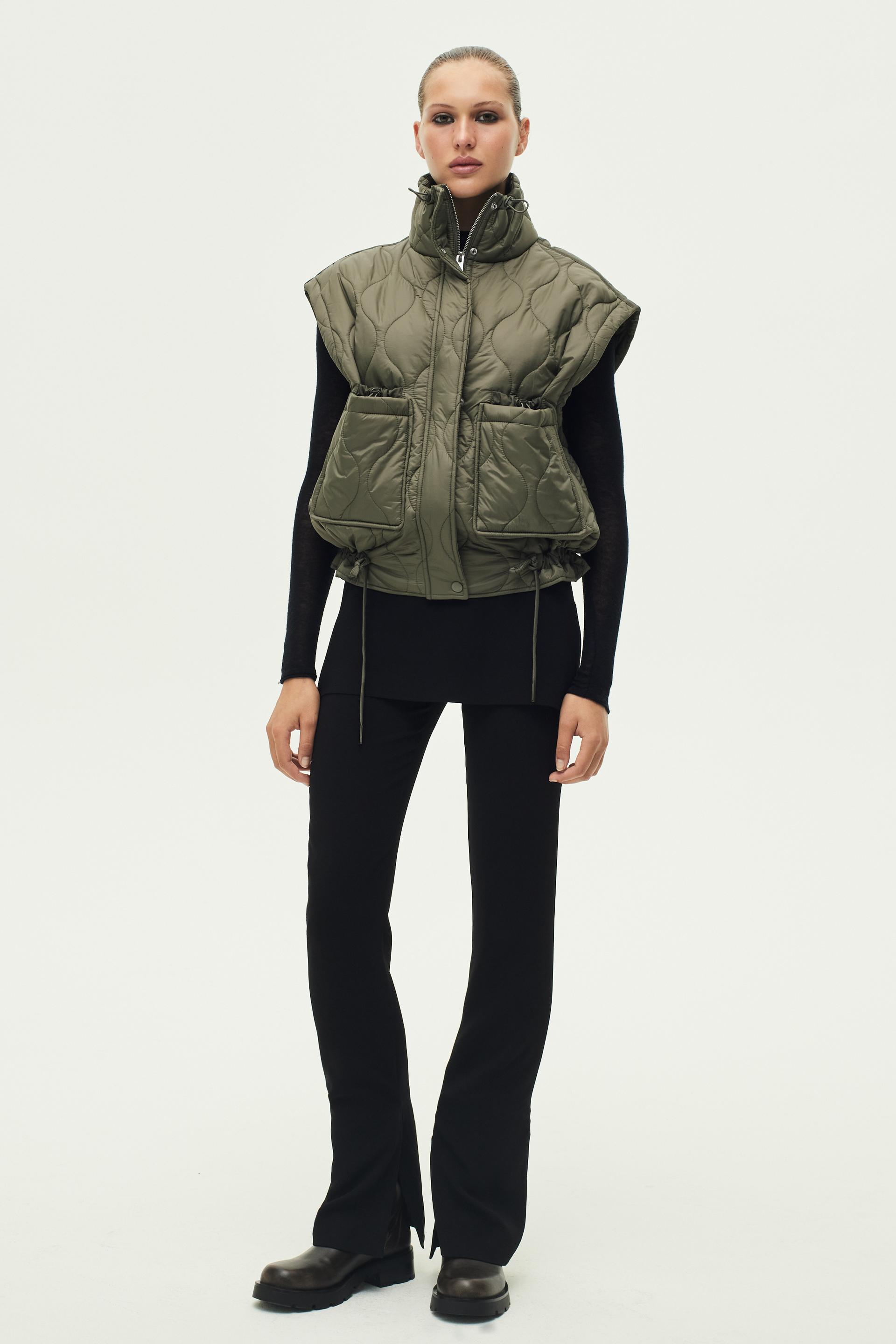 

ВОДООТТАЛКИВАЮЩИЙ ПУХОВЫЙ ЖИЛЕТ ZW COLLECTION