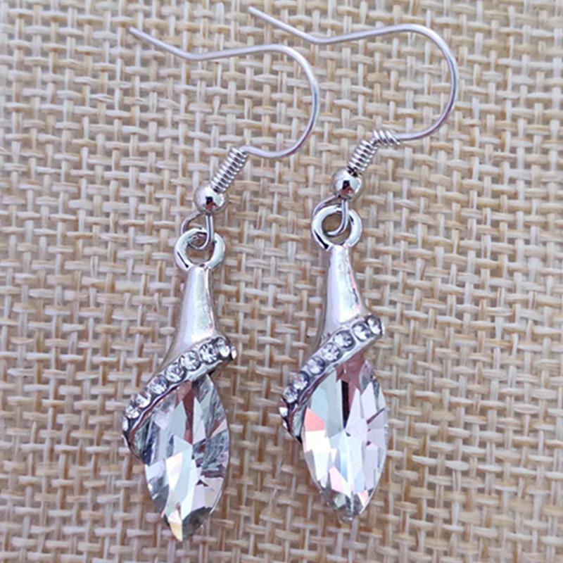 

Модные серьги с кристаллами серебряного цвета из цинкового сплава, темпераментные висячие серьги, крючки для ушей, красные, синие, белые, кулон, ювелирные изделия белый