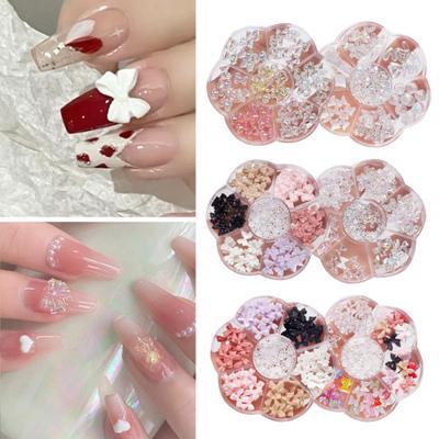 Nail art – Strass e decorazioni per unghie
