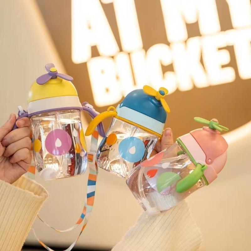 Nieuwe 250/300ml Waterbeker met Tuit Cartoon Draagbaar met Handvat Waterflessen Siliconen Rietje Lekkend Rietje Mooi Flesje Kinderen