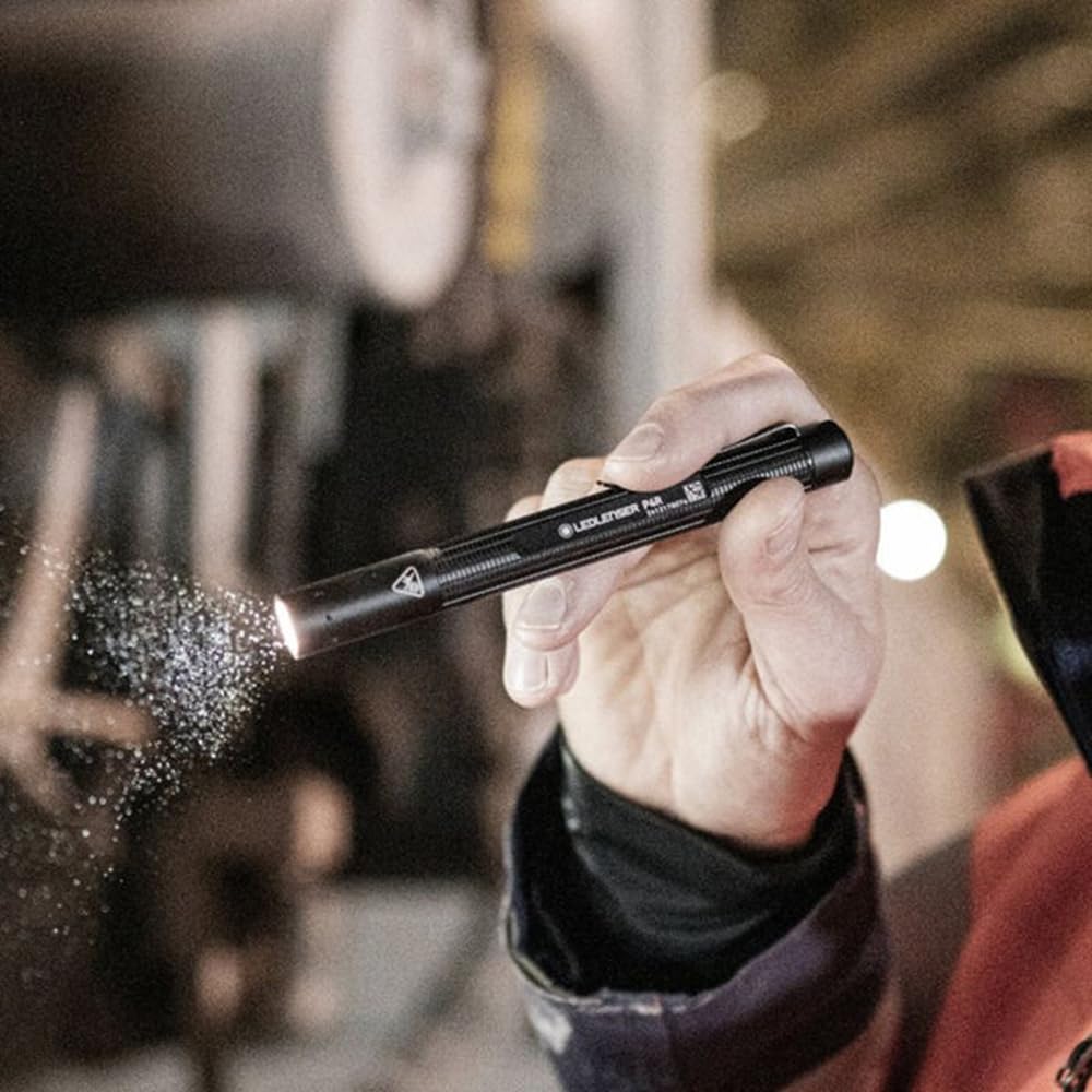 Ledlenser P4R 4. Generation Wiederaufladbare LED 300 100m Fokus Batterie Leichtgewicht Garantie mit Veröffentlichung September Vertrauenswürdige Deutsche Ledlenser Taschenlampe,