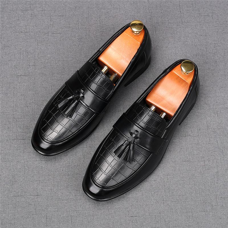 

Модный дизайнер Новые остроносые черные коричневые туфли из кожи для мужчин Дизайнерские лоферы с кисточками Свадьба на выпускной вечер Zapatillas Hombre 38 чёрный